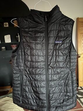 Patagonia women’s Black nano vest size L